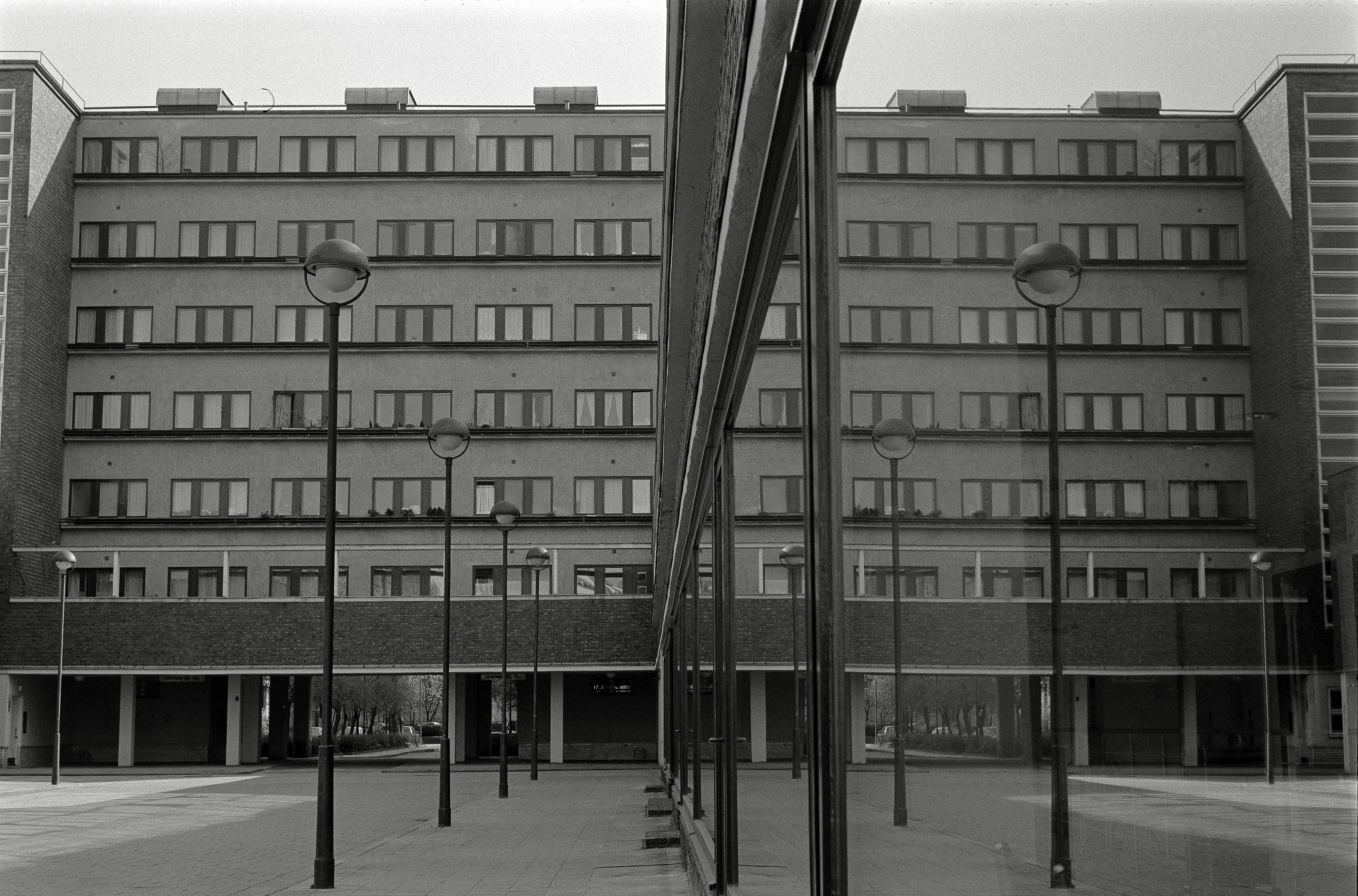 AHP F1993 03 006 sc240902 img14 NLP